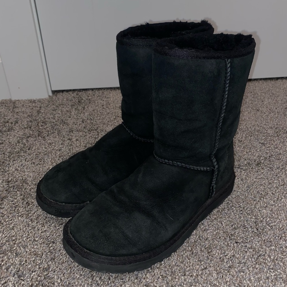 UGG AUSTRALIA Classic Short Black Boot
